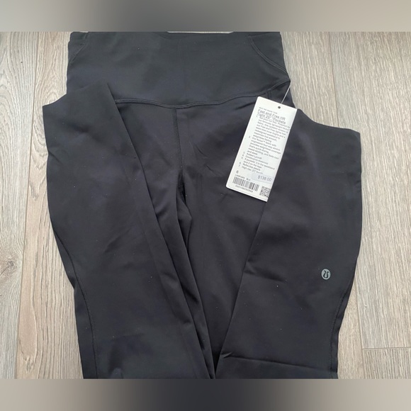 ⭐️ Lululemon Fast and Free High Rise Tight 25” with pockets Black Size 6⭐️ - Picture 3 of 11